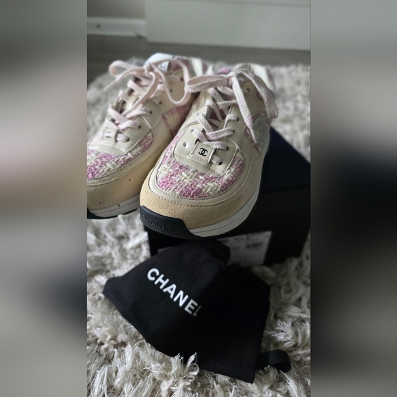 Chanel Women\'s Pink Tweed Sneakers